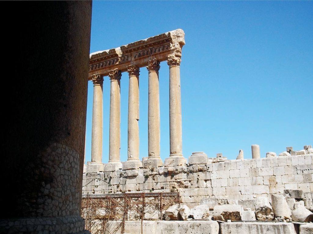 shallow focus photo of concrete pillars